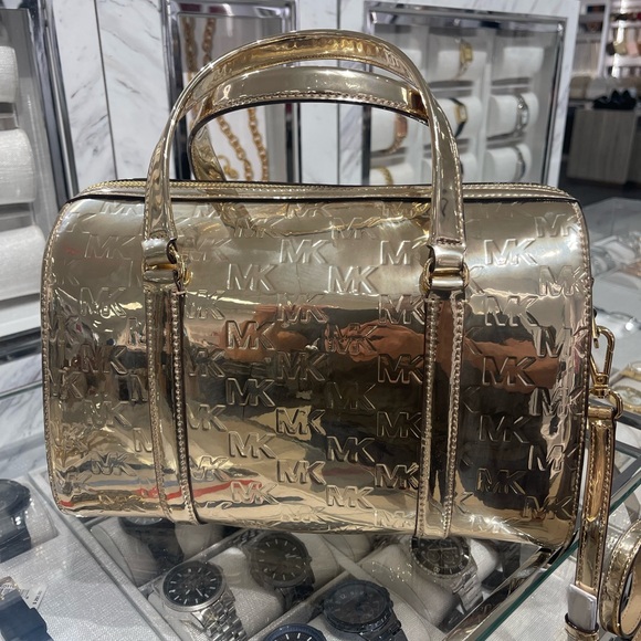 MICHAEL KORS Jet Set Medium Metallic Logo Debossed Satchel
Pale Gold
NWT - Picture 9 of 16